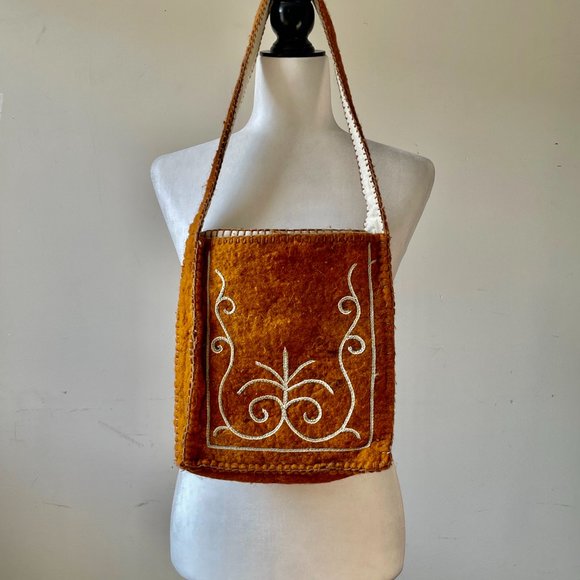 Hand Crafted 100% Wool Purse Tote Bag made in Krgysztan - Picture 2 of 3